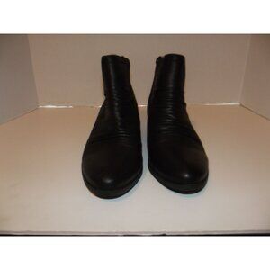 NWOT&B Bare Traps Georgina Bootie          (3)